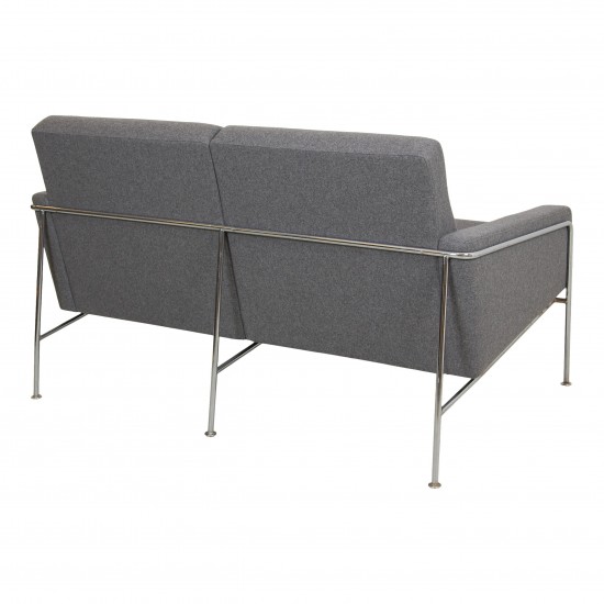 Arne Jacobsen 2 person Airport sofa model 3302